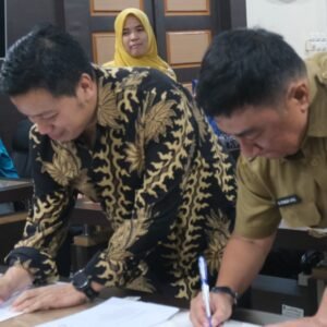 Bupati Garut Deklarasikan “Mimpi Jadi Sarjana”: Kampus Jadi Mitra, Mahasiswa Jadi Tukang Beres Desa