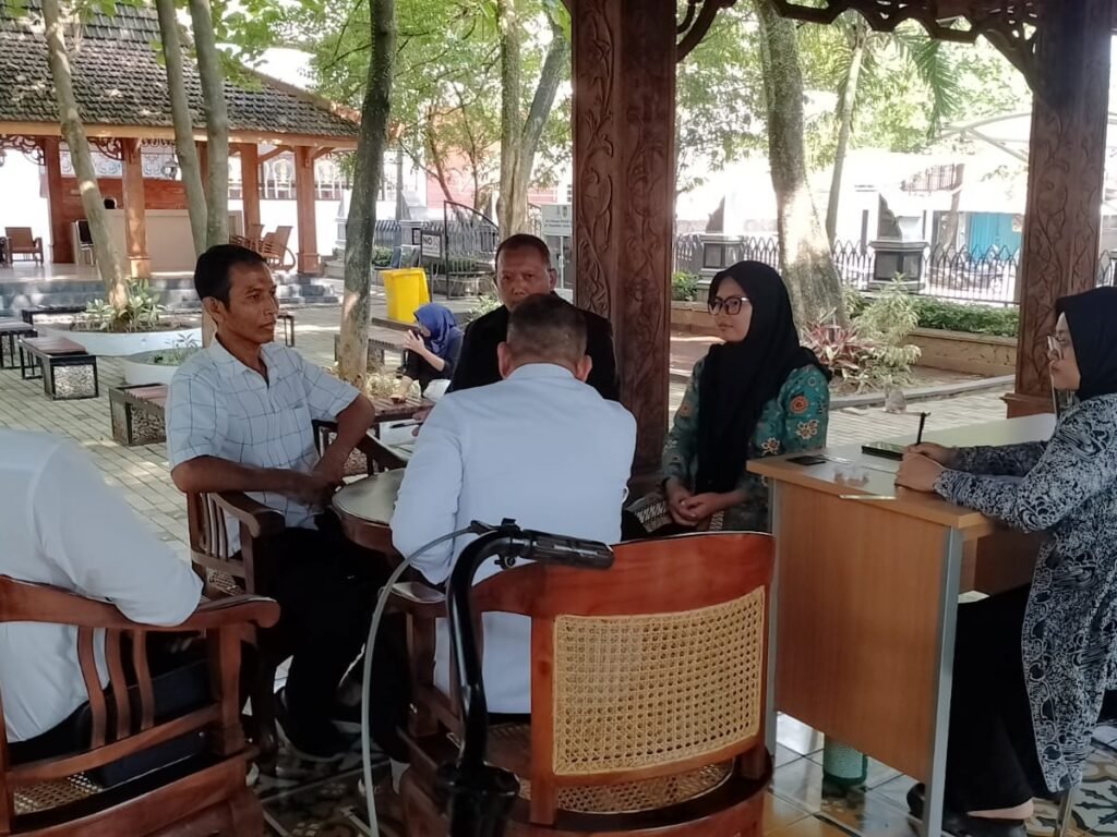 Warga Antusias Datangi Pos Pengaduan Masyarakat Purwakarta di Bale Katresna Setda