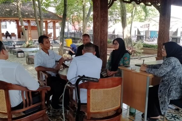 Warga Antusias Datangi Pos Pengaduan Masyarakat Purwakarta di Bale Katresna Setda