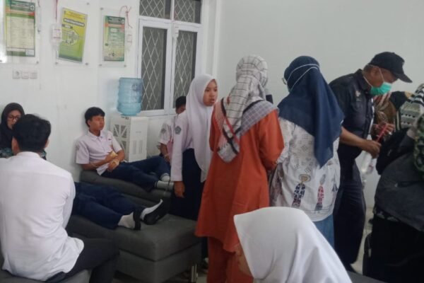 Makan Bergizi Gratis: Dari Piring ke Puskesmas dalam Hitungan Jam