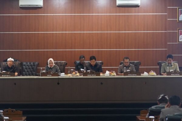 Bupati Purwakarta Sampaikan RAPBD 2026: Duka Masih Membayang, Angka Tetap Harus Dibacakan