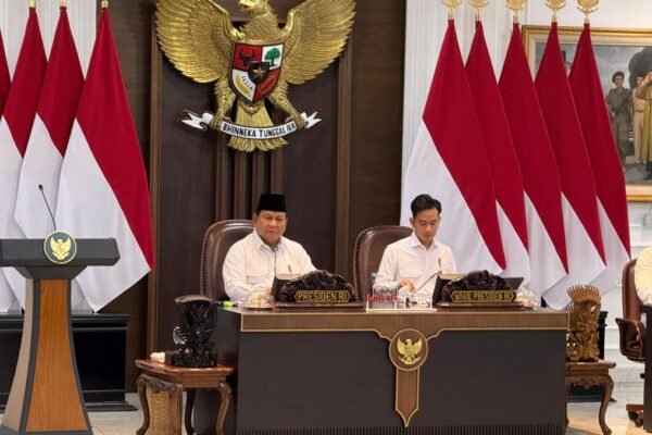 Sidang Kabinet: Prabowo Buka Rapor Satu Tahun, Pencapaian Masih Tertulis Tebal di PowerPoint