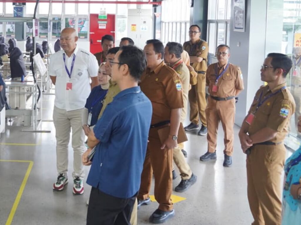 Bupati Syakur Lobi Pabrik: Lulusan BLK Siap Kerja, Asal Jangan Disuruh Magang Selamanya”