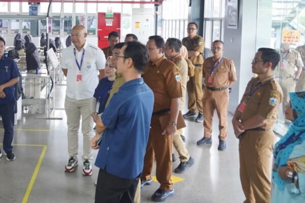 Bupati Syakur Lobi Pabrik: Lulusan BLK Siap Kerja, Asal Jangan Disuruh Magang Selamanya”