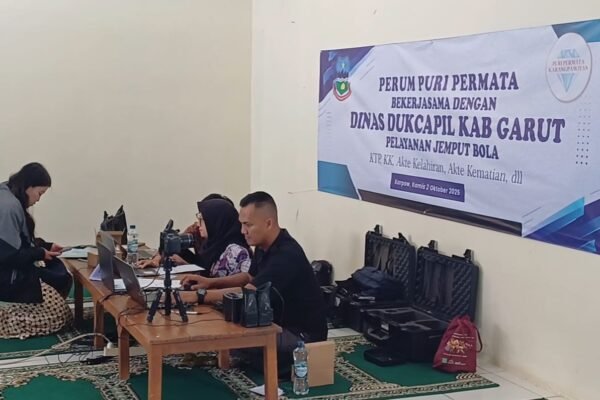 Program Jemput Bola Disdukcapil Garut Disambut Warga