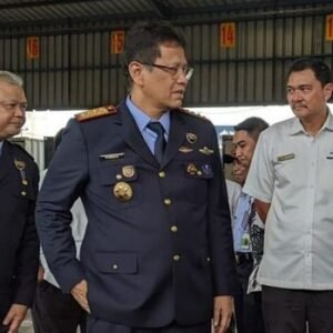 Menteri keuangan menkeu purbaya yudhi sadewa melakukan sidak di pelabuhan peti kemas tanjung priok jakarta utara senin 1310202 1760326555316 169