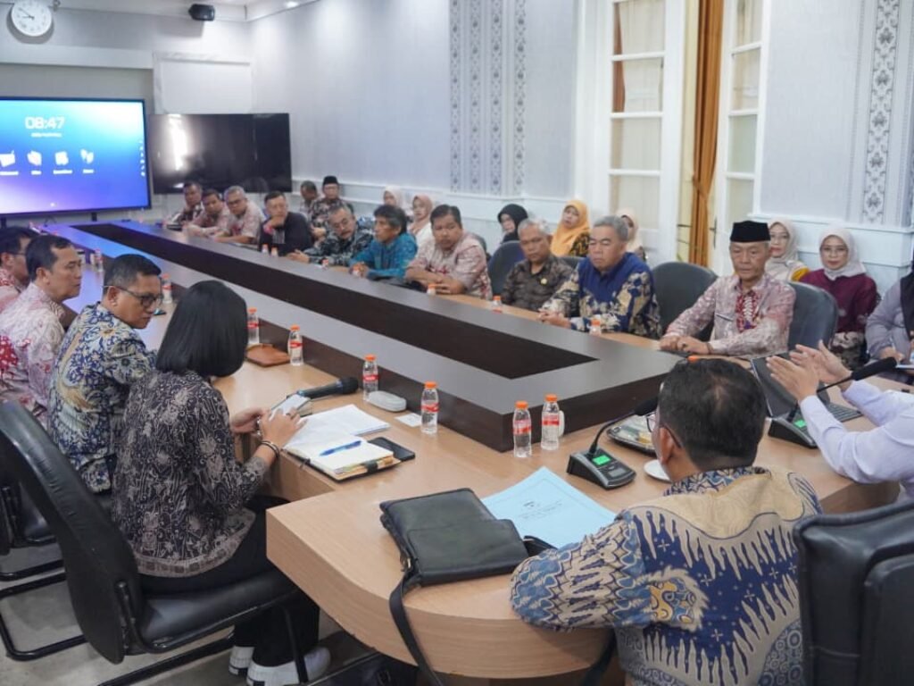 Bupati Garut Semprot Kepala Sekolah: “Kalau Gak Kompeten, Jangan Ngimpi Mau Motivasikan Guru”