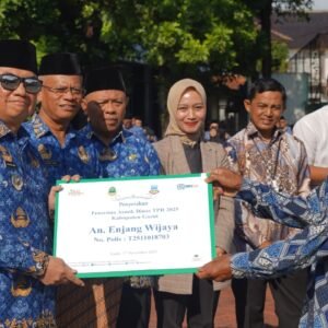 Bupati Garut Bagikan Alsintan di Akhir Tahun: Antara Apel Pagi, Janji Pangan, dan Harapan yang Tak Boleh Layu