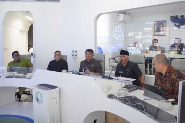 Bupati Bilang Bantuan Cuma Sementara, Warga Garut: “Iya Pak, Hidup Kami Juga Sementara”