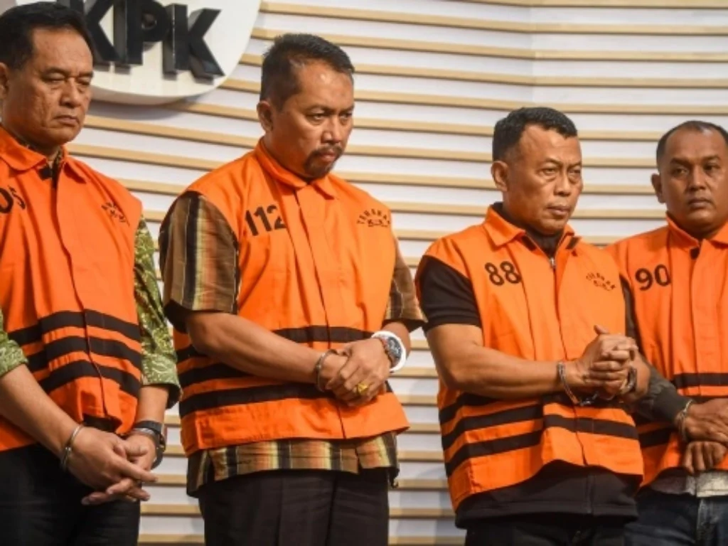 Perempuan di Tengah Lumpur Kekuasaan: Jejak Halus di Kasus Bupati Ponorogo