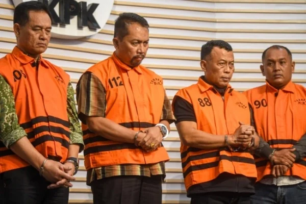 Perempuan di Tengah Lumpur Kekuasaan: Jejak Halus di Kasus Bupati Ponorogo