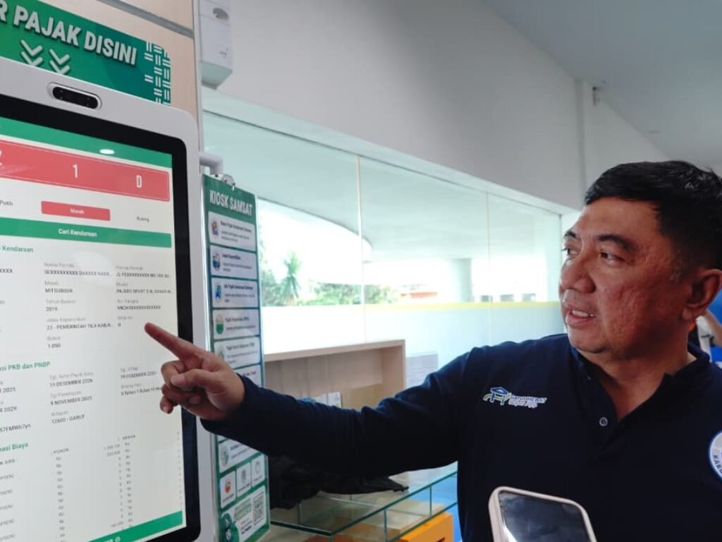 KiosK Samsat Mendarat di CFD Garut, Bupati: “Bayar Pajak Sekarang Tinggal Tap KTP, Tidak Perlu Tap Hati”