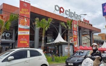 Gedung City Plaza Garut megah dan modern menjadi simbol modernisasi di Kota Garut. Fasilitasnya yang serba komplit mampu menarik wisatawan lokal dan mancanegara ke Kota Garut. (Ft: asep ahmad)