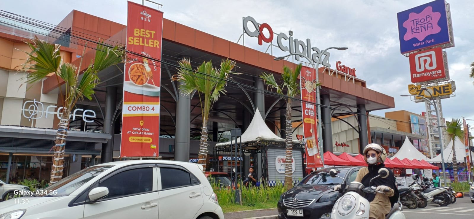 Gedung City Plaza Garut megah dan modern menjadi simbol modernisasi di Kota Garut. Fasilitasnya yang serba komplit mampu menarik wisatawan lokal dan mancanegara ke Kota Garut. (Ft: asep ahmad)