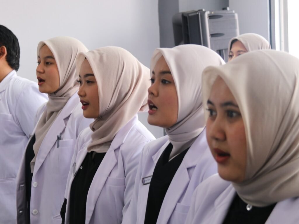 Wabup Garut “Sidang Kelulusan” Dokter Gigi Internship: Kota Boleh Menggoda, Tapi Gigi Garut Selatan Tetap Menjerit