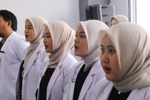 Wabup Garut “Sidang Kelulusan” Dokter Gigi Internship: Kota Boleh Menggoda, Tapi Gigi Garut Selatan Tetap Menjerit