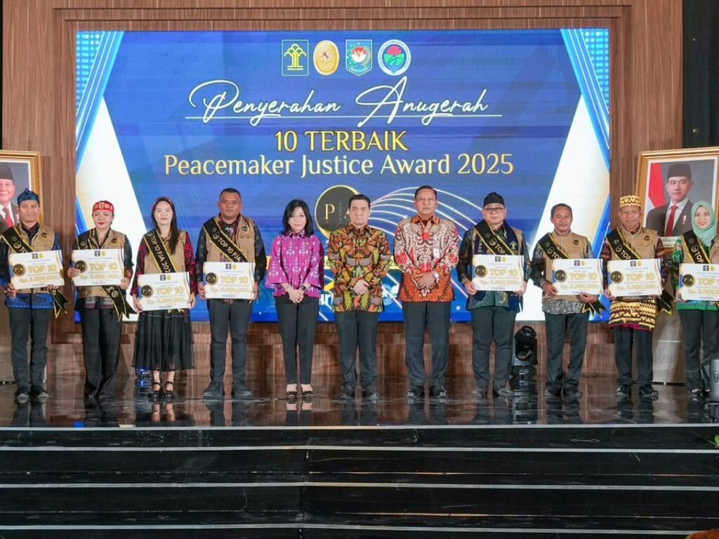 Peacemaker dari Desa Barusari, Seremoninya di Jakarta, Ketika Penghargaan Lebih Ramai dari Masalah yang Diselesaikan