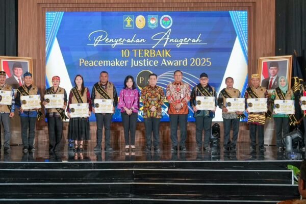 Peacemaker dari Desa Barusari, Seremoninya di Jakarta, Ketika Penghargaan Lebih Ramai dari Masalah yang Diselesaikan