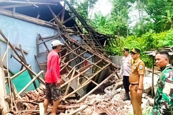 Tanah Bergeser, Rumah Ambruk, Pemerintah Masih Sibuk Rapat: Caringin Menunggu Siapa yang Bergerak Duluan