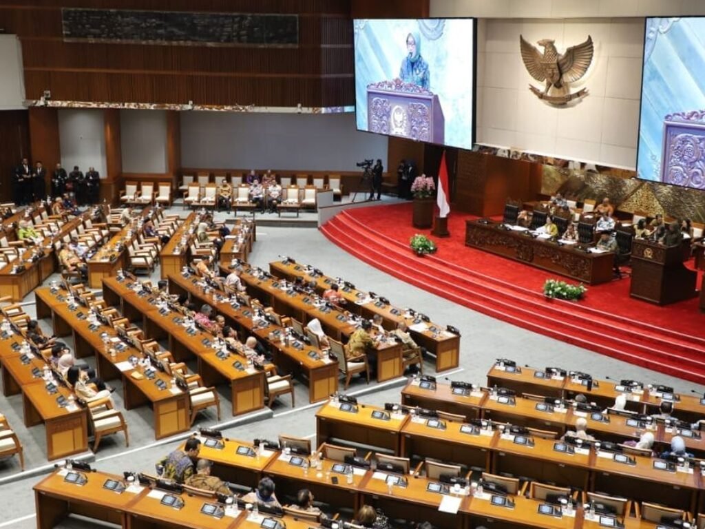 DPR Siap Sahkan RKUHAP Hari Ini: Paripurna yang Jalan Terus Meski Kritik Berlapis seperti Daun Lontong