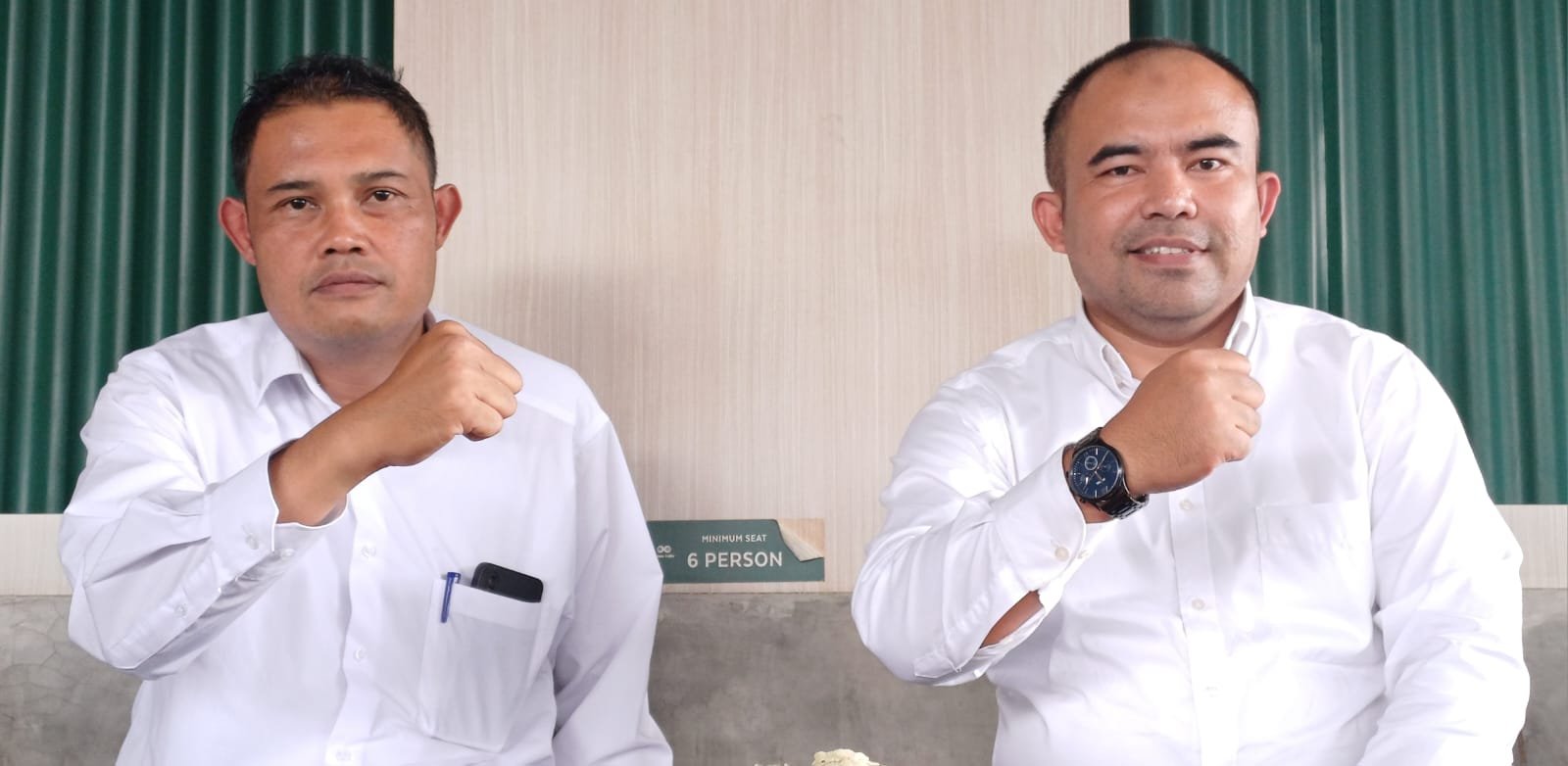 Plt. Direktur Utama PT. LKM Kabupaten Garut, Asep Rahman (Kanan) dan Bagian Umum PT. LKM Garut, Dadang. (ft: asep ahmad)