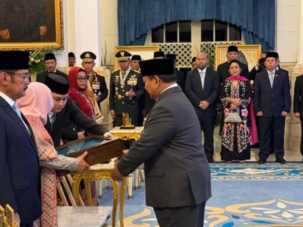 Istana Anugerahkan 10 Pahlawan Nasional: Dari Gus Dur, Soeharto, hingga Marsinah Sejarah Indonesia Hari Ini Lagi-lagi Bikin Warga Garuk Kepala