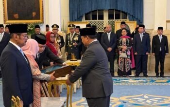 Prabowo anugerahkan gelar pahlawan nasional ke 10 tokoh termasuk soeharto dan gus dur evadetikcom 1762744773045