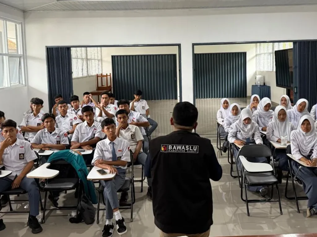 Demokrasi Diajarkan Sejak Bangku Kelas, Sebelum Pemilu Mengajarkan Hal Sebaliknya