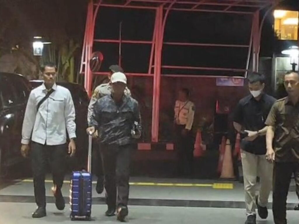 Bupati Lamteng Dari Balai Desa ke Gedung Merah Putih Cuma Modal Koper Biru?