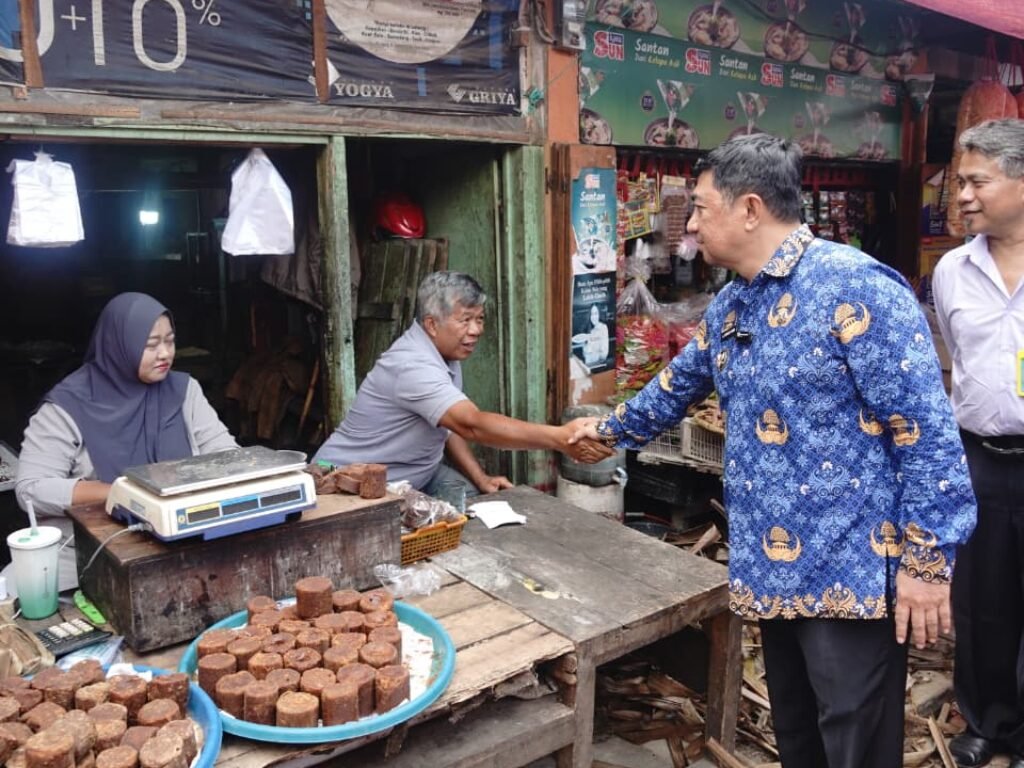 Bupati Sidak Pasar, Bau Anyir Diminta Pindah Domisili
