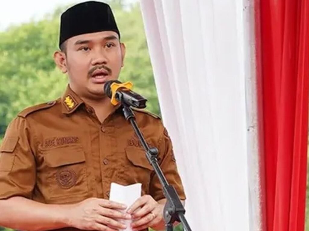 Bekasi Masuk Jam Malam KPK, Bupati Bekasi ikut Chek-in, 10 Orang Diamankan