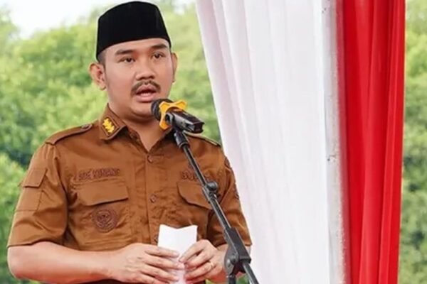 Bekasi Masuk Jam Malam KPK, Bupati Bekasi ikut Chek-in, 10 Orang Diamankan