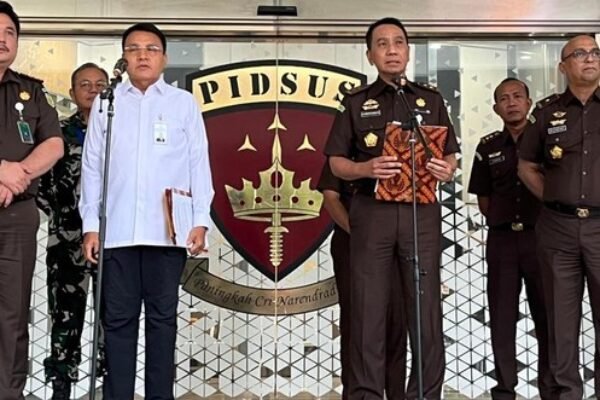 Drama Digitalisasi Pendidikan: Nadiem Siap Sidang, Jurist Tan Tetap Menghilang Seperti WiFi Sekolah Negeri