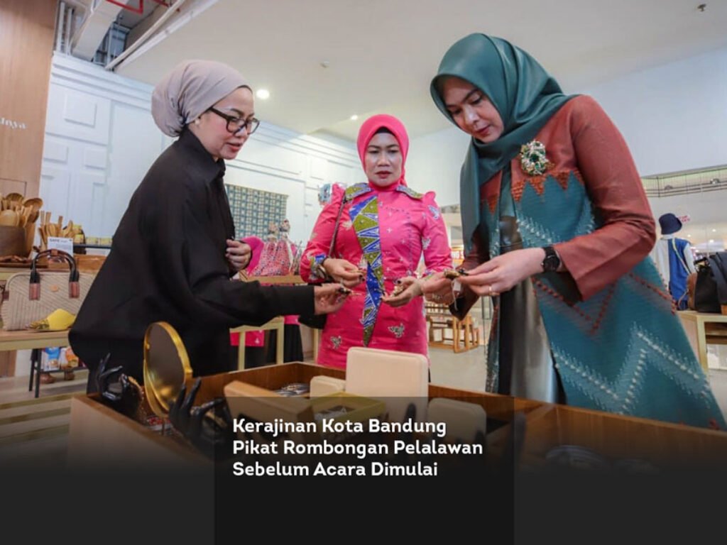 Kerajinan Kota Bandung Pikat Rombongan Pelalawan Sebelum Acara Dimulai
