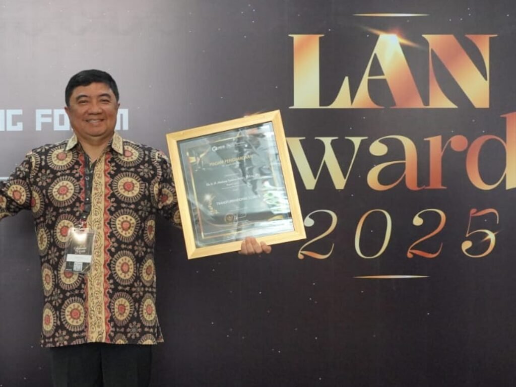 Syakur Dapat Penghargaan Transformational Leader, Garut Siap Berubah Asal Bukan Cuma Background PowerPoint-nya