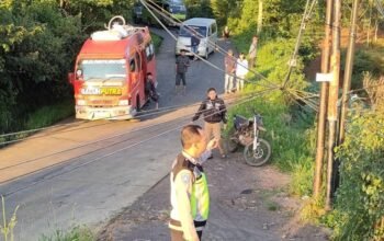 Tiang Listrik Tumbang Subuh-Subuh, Jalan Banjarwangi–Singajaya Sempat Jadi Jalur Uji Nyali