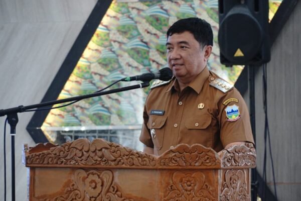 Bupati Kukuhkan Pensiunan, Mesin Lama Diminta Ngebut Lagi