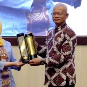 Sekda NY Terima Penghargaan