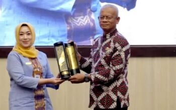 Ketika Tanda Baca Ikut Menjaga Marwah Negara, Sekda Garut Diganjar Penghargaan