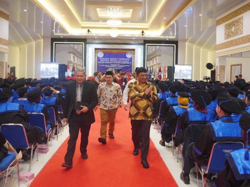 356 Sarjana Baru Siap Mengakselerasi Garut, Asal Bangunannya Gak Ambruk di Tengah Jalan