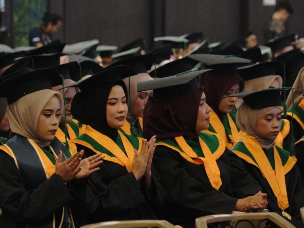 810 Lulusan IPI Garut Diwisuda, Akankah Jadi Energi Baru untuk Garut?