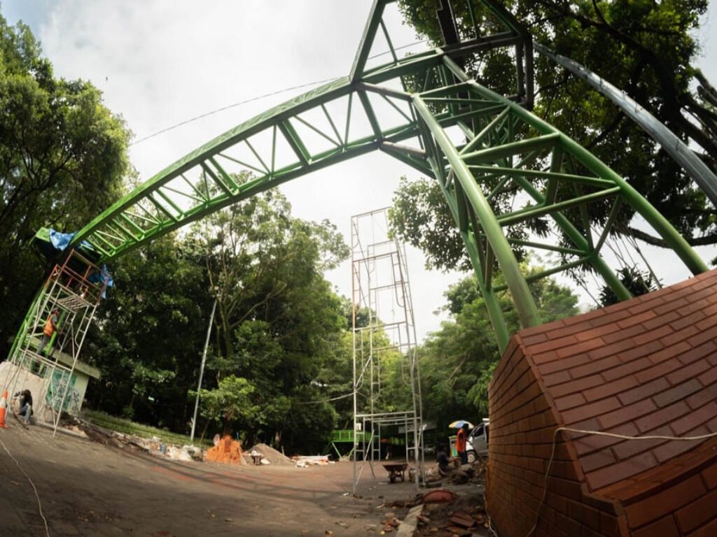 Gerbang Hutan Kota Babakan Siliwangi