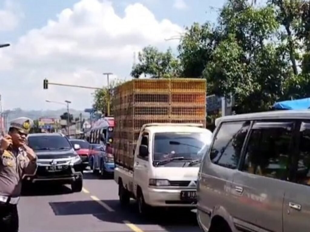 Libur Akhir Tahun Jalan ke Wisata Garut Jadi Etalase Kemacetan: Aspal Tetap Pasrah, Polisi Kerja Ekstra