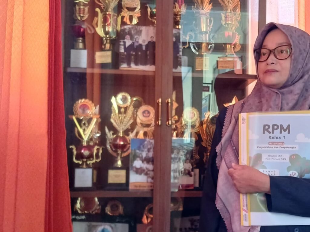 Seni Tradisi Badeng Antar Guru SD di Garut Raih Juara Nasional Pengembangan Bahan Ajar