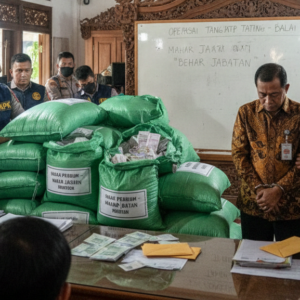 Dari Balai Desa ke Karung Hijau: KPK Bongkar Mahar Jabatan Ala “Beras Premium” di Pati