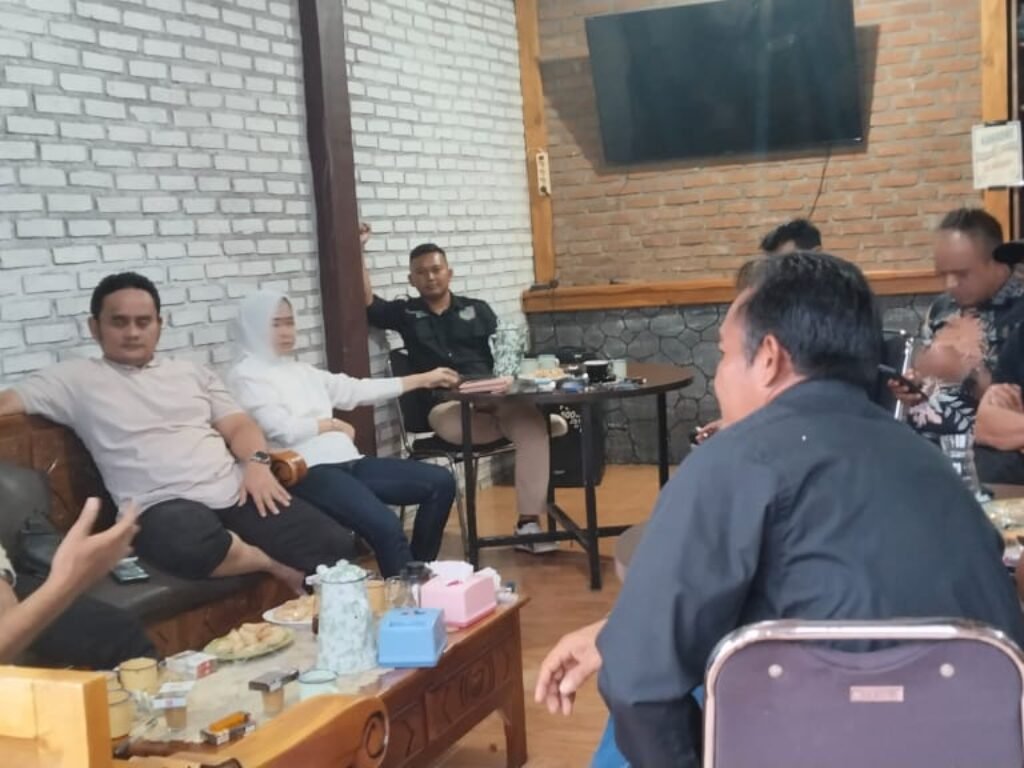 Ngopi di Saung, Desa Curhat Dana Desa Jangan Diaduk, Apalagi Diseduh dari Atas