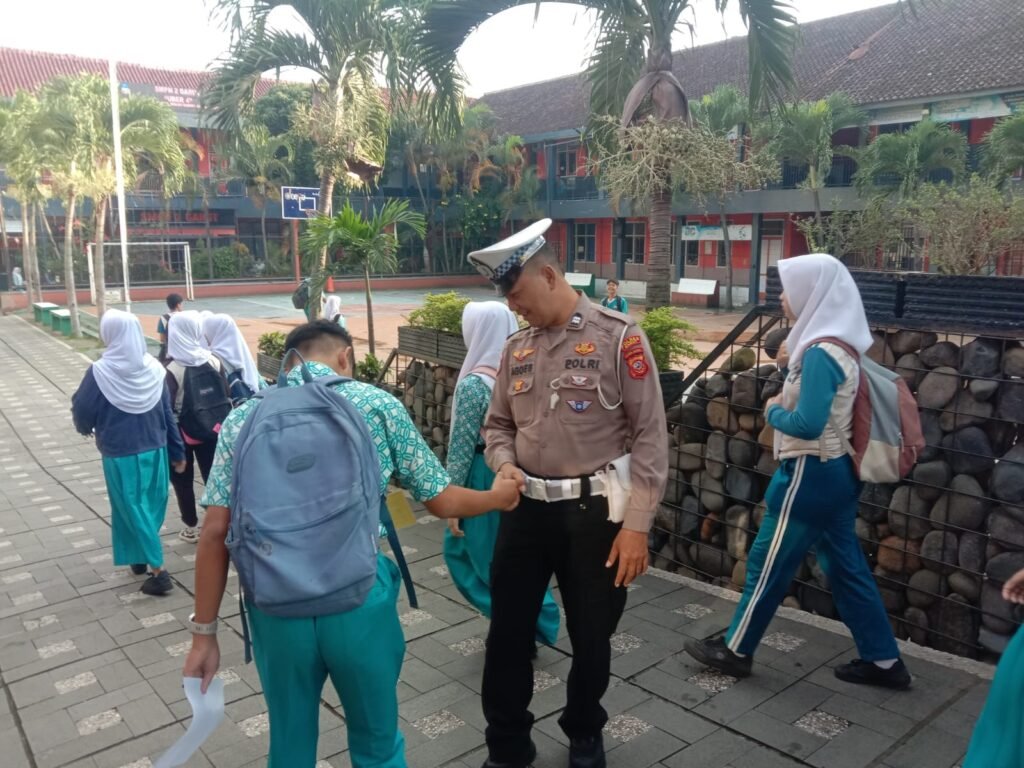 Polisi Goes to School