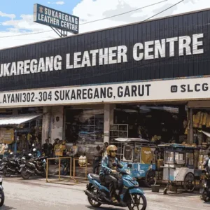 Warisan Budaya Beraroma Limbah: Sukaregang Diakui, Sungainya Masih Menangis