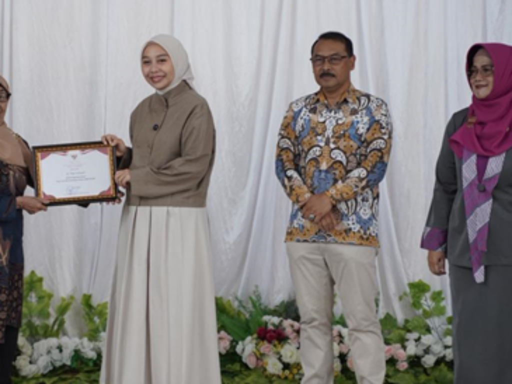 Wakil Bupati Garut Ingatkan Perempuan Jangan Lulus Cepat ke Pelaminan