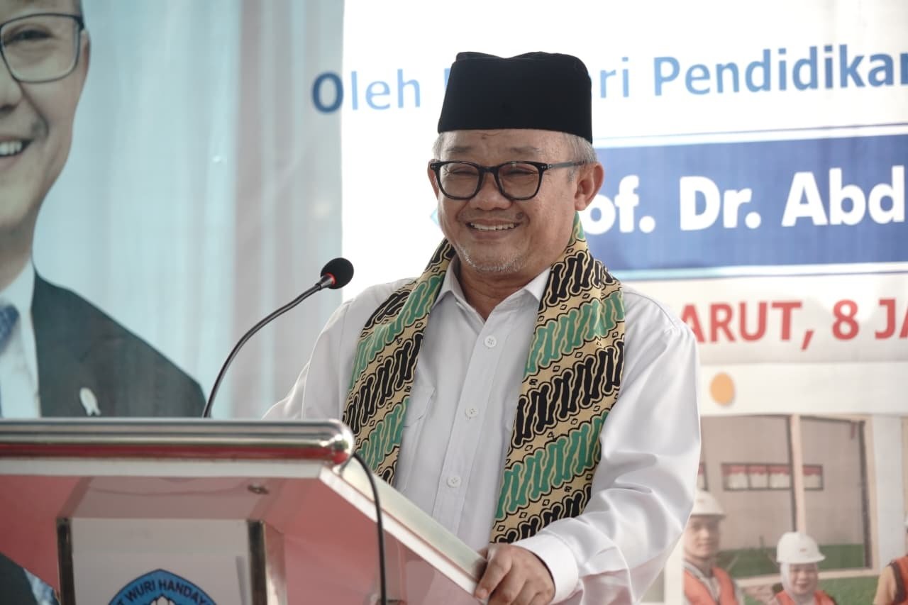 Menteri Pendidikan Dasar dan Menengah (Mendikdasmen) Republik Indonesia, Abdul Mu'ti, meresmikan Revitalisasi Satuan Pendidikan SD Muhammadiyah 1-5 Garut, yang dilaksanakan di SD Muhammadiyah 4 Garut Kota, Jalan Bratayudha, Kecamatan Garut Kota, Kabupaten Garut, Kamis (8/1/2026).